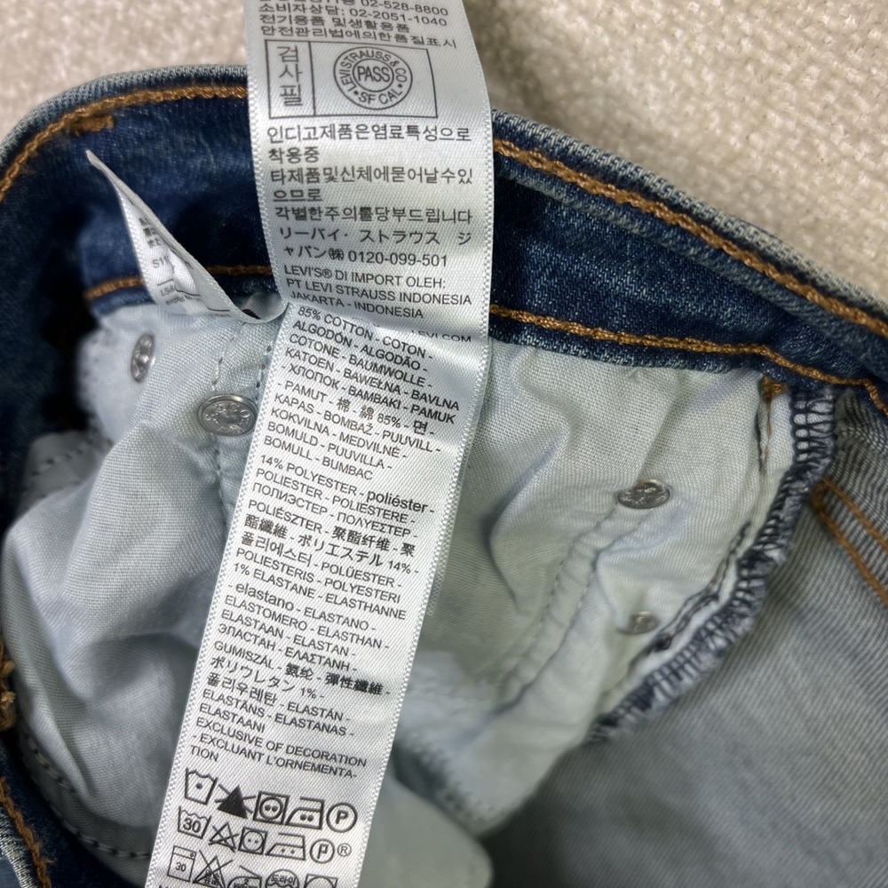 Levis Jeans Womens 29 Blue Med Wash Wedgie Straight High Rise Button Fly Denim - Picture 11 of 11